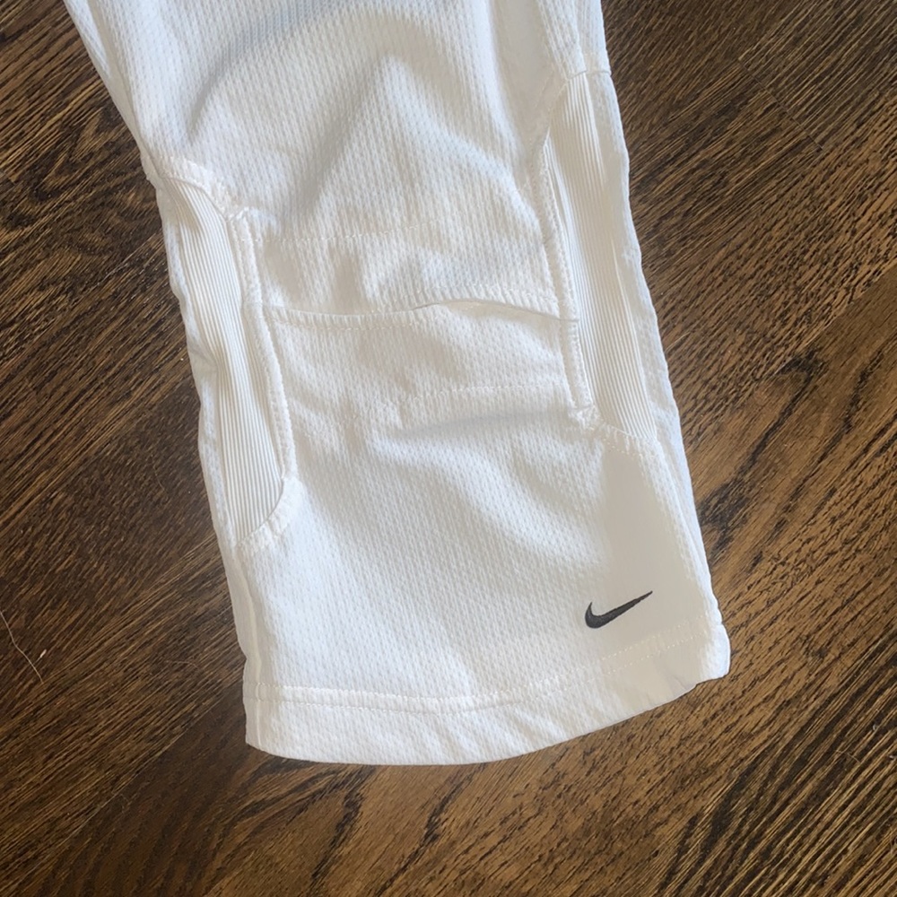 Nike - Picture 2 of 7
